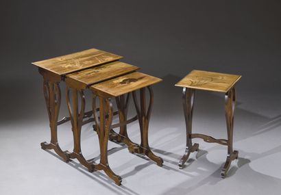 null Émile GALLE (1846 - 1904) 
Suite de quatre tables gigognes en noyer mouluré...