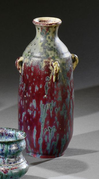 null Pierre-Adrien DALPAYRAT (1844-1910)
Vase en grès à corps ovoïde épaulé et petit...