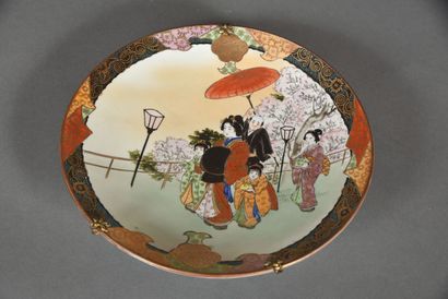 null Japon, vers 1930-1940
Assiette en porcelaine de Kutani, à décor polychrome et...