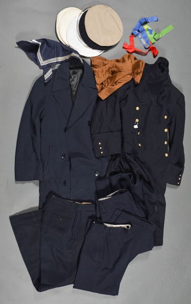 null FRANCE. Aéronavale. Uniforme (2 pantalons, 1 manteau, 1 gabardine, 3 bandes...