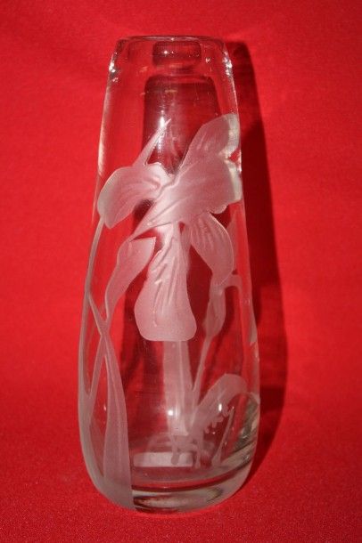 LEGRAS Legras 

Vase de forme cylindrique en verre transparent gravé en intaille...
