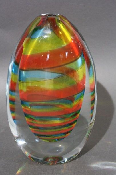 VENINI Venini

Vase de forme ovale en verre polychrome multicouche à décor enrubanné....