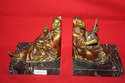 BOURCART Bourcart 

Personnages orientalistes

Deux serre-livres en bronze à patine...