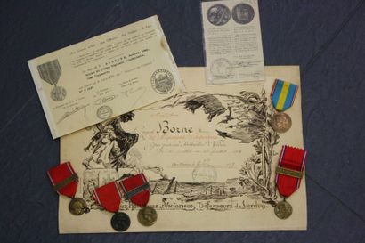 null Cinq modèles différents de la Médaille de Verdun. 

On y joint un diplôme attribué...
