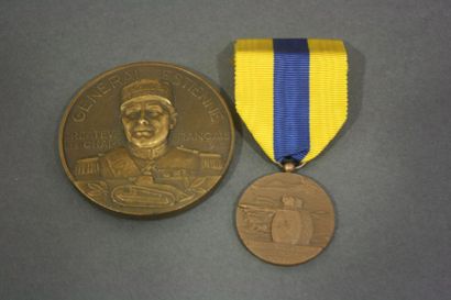 null Lot comprenant : 

- Médaille de la Somme 1914 - 1918 - 1940. 

- Médaille des...
