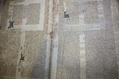 null Manuscrit du XIVe siècle : deux feuillets doubles de vélin in-folio, provenant...