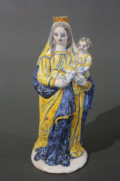 NEVERS NEVERS

Importante Vierge à l'enfant à décor ''a compendiario'' jaune ocre,...