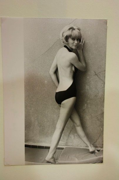 null Mireille Darc en maillot de bain par Giancarlo BOTTI (né en 1931). Tirage argentique...