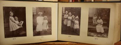 null Remarquable album de famille composé entre 1909 et 1921. Très beaux portraits,...