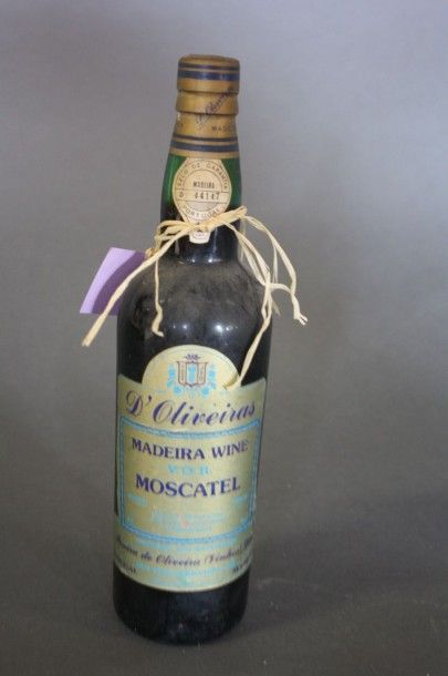 null 1 B MADERE MOSCATEL (1 accroc étiquette) Pereira de Oliveira 1900