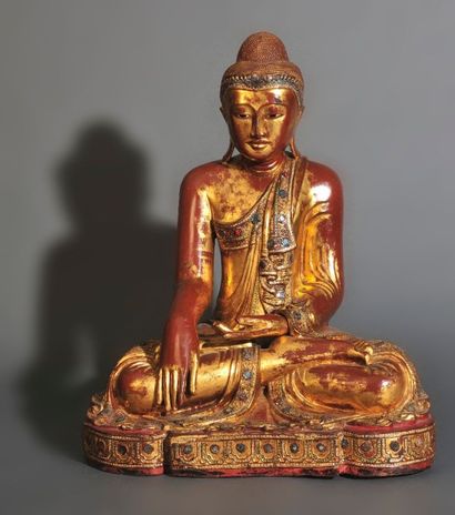 null Beau Buddha en bois polychrome et incrustations de pierre.