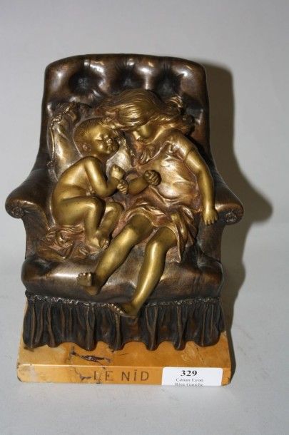 A CROISY. Croisy le Nid, bronze patiné représentant deux enfants endormis dans un...