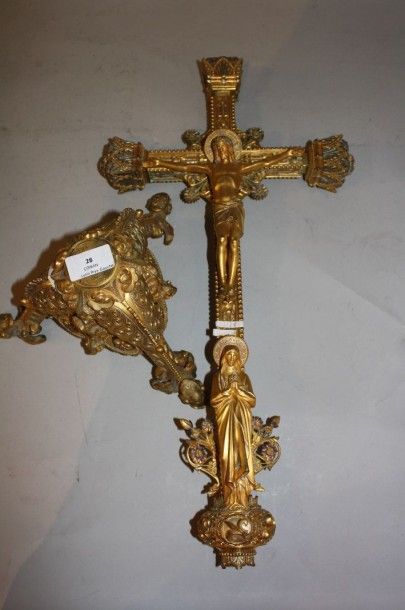 null Belle et riche croix d’autel de style Roman en bronze et laiton dorés, base...