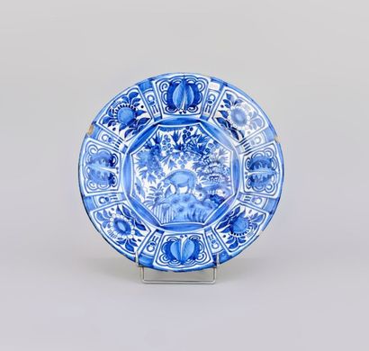 HOLLANDE HOLLANDE

Plat rond à décor en camaïeu bleu dans le style des porcelaines...