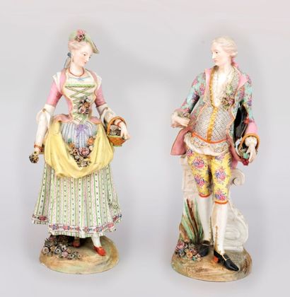 null Deux statuettes dans le goût du XVIIIème représentant un couple debout sur une...
