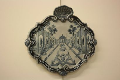 Gallé-Nancy Gallé-Nancy, plaque en porcelaine à décor de jardin, signée (cassée et...