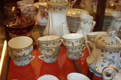 null Partie de service à thé à décor de chardons en porcelaine de Limoges