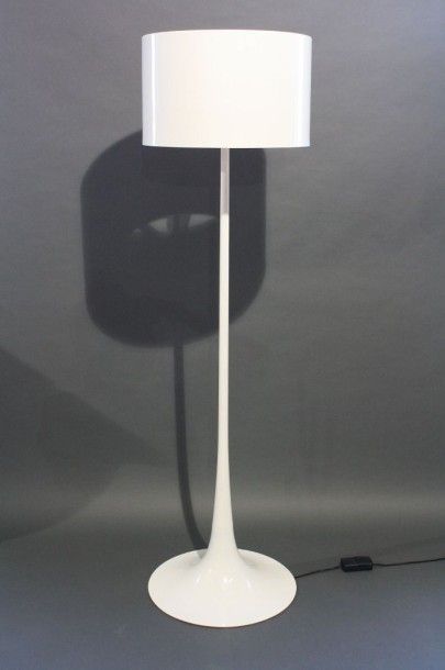 FLOS Flos

Lampadaire "Spun Light" en métal laqué blanc. Design Sebastian Wrong.

H....