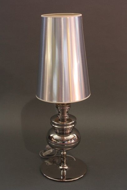 METALARTE Metalarte

Lampe de table "Joséphine" en porcelaine couleur platine. Design...