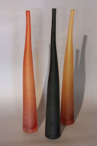 Arcade Arcade

Trois vases "Bambu" en verre matifié, noir, jaune, orange. Design...