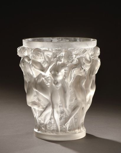 RENE LALIQUE (1860-1945) René Lalique (1860-1945)

Vase modèle "Bacchantes" en verre...