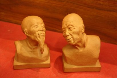 Gaston HAUCHECORNE Gaston Hauchecorne, deux bustes de chinois, terre cuite, sign...