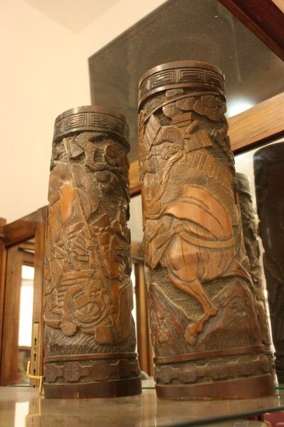 null Paire de vases en bambou sculpté de personnages, cavalier et pins