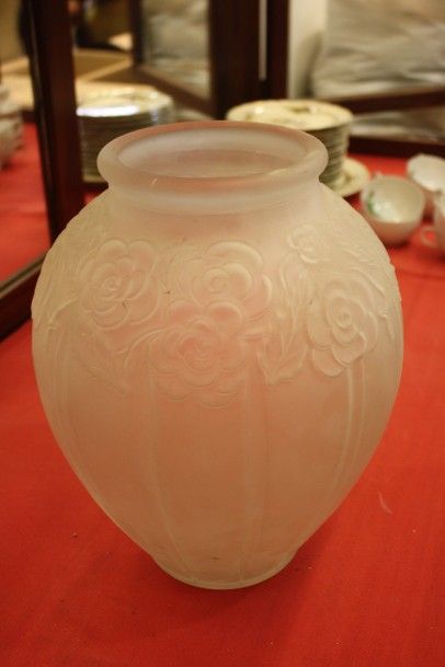 Vase en verre à décor de roses