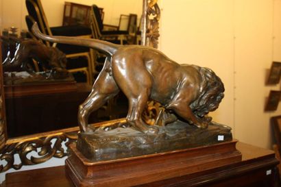 null G. Gardet, Lion tuant un cervidé, bronze, signé