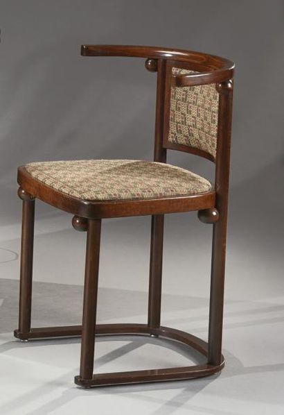 JOSEF HOFFMANN (1870-1956) Josef Hoffmann (1870-1956) 

Chaise en bois courbé teinté...