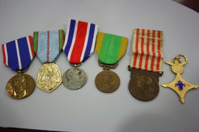 null France. Six médailles militaires.
