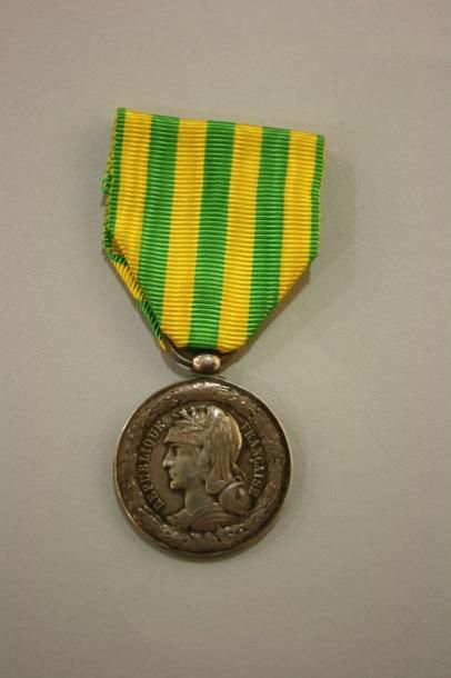 null France. Médaille du Tonkin 1883-1885, modèle terre.