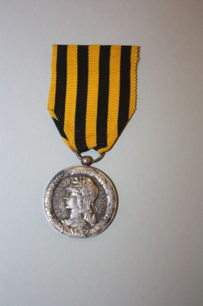 null France. Médaille du Dahomey 1895, à boule.