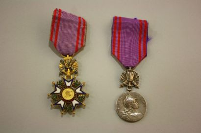 null France. Deux médailles du Mérite de la Préparation Militaire.