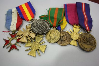 null France. Huit médailles militaires.