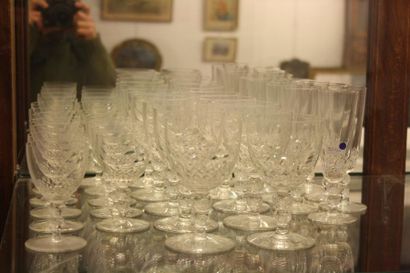 null Partie de service de verres en cristal de Saint Louis, comprenant 11 verres...