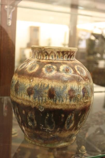 null Vase Perse, manque à l'émail.