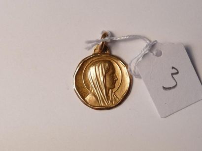 null Médaille de la Vierge en or jaune 18K (750/oo), gravée au dos. Poids brut :...