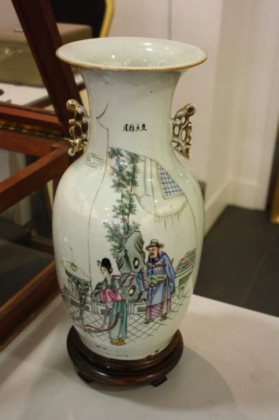 null Vase Chine à décor de personnages, début XXème siècle 