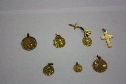 Lot de médailles dont certaines en or 