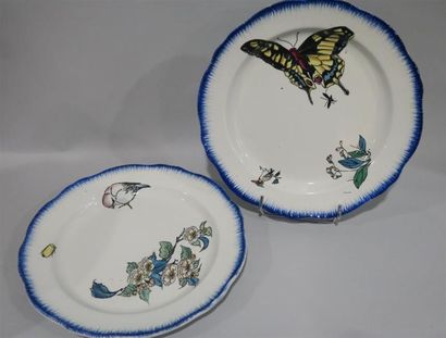 null Eugène Rousseau (1827-1890). Deux assiettes à bord chantourné en faïence polychrome...