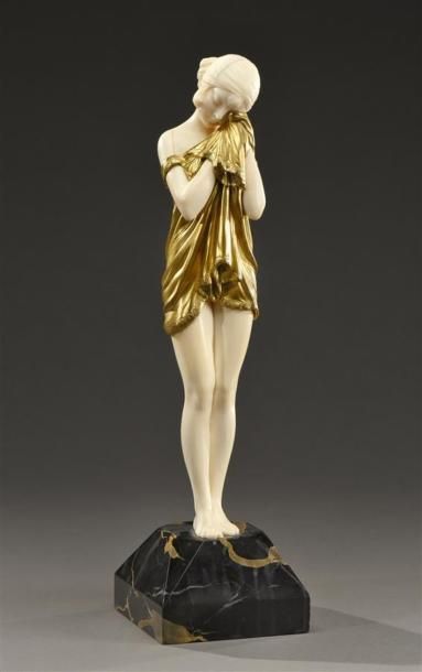 null Demeter H. Chiparus (1886-1947)
" Petite fille triste "
Statue chryséléphantine...