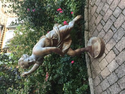 null Importante statue en fonte relaquée. Hercule fuyant le jardin des Hespérides...