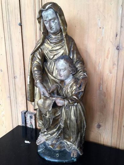  Saint Anne éducatrice, bois sculpté doré. 
Est, XVIIIème siècle. 
H. 68cm 
Acci...
