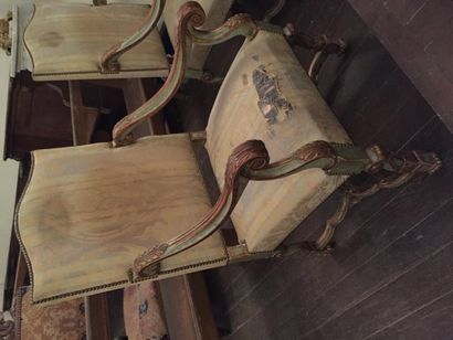  Quatre beaux fauteuils dans le style Régence en bois peint vert (d’Uzès) et doré,...