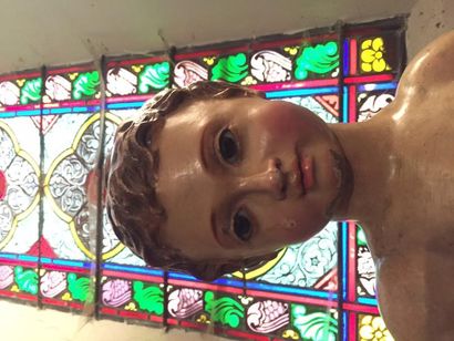 Enfant Jésus bénissant, en bois sculpté et polychromé sur socle octogonal, orné...