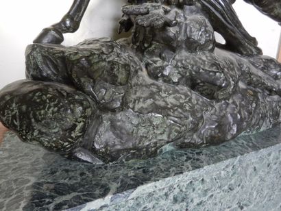 null Barye, Antoine-Louis (1795-1875)

Thésée combattant le centaure Biénor.

Rare...