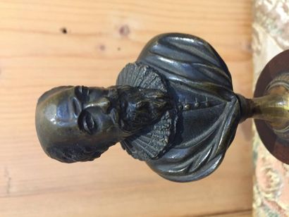 null Henri IV et Sully, paire de bustes en bronze patiné sur socle en bois tourné.

XIXème...