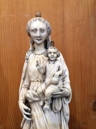 null Flandres, Vierge à l’Enfant terrassant le dragon, ivoire sculpté.

XVIIIème...