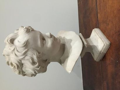 null Ecole française, Tête d’enfant en marbre sculpté.

Fin XIXème siècle.

DIM
...